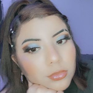 Meet your Posher, Angie